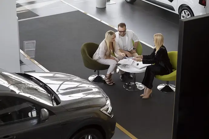 limpeza-profissional-em-patios-automotivos
